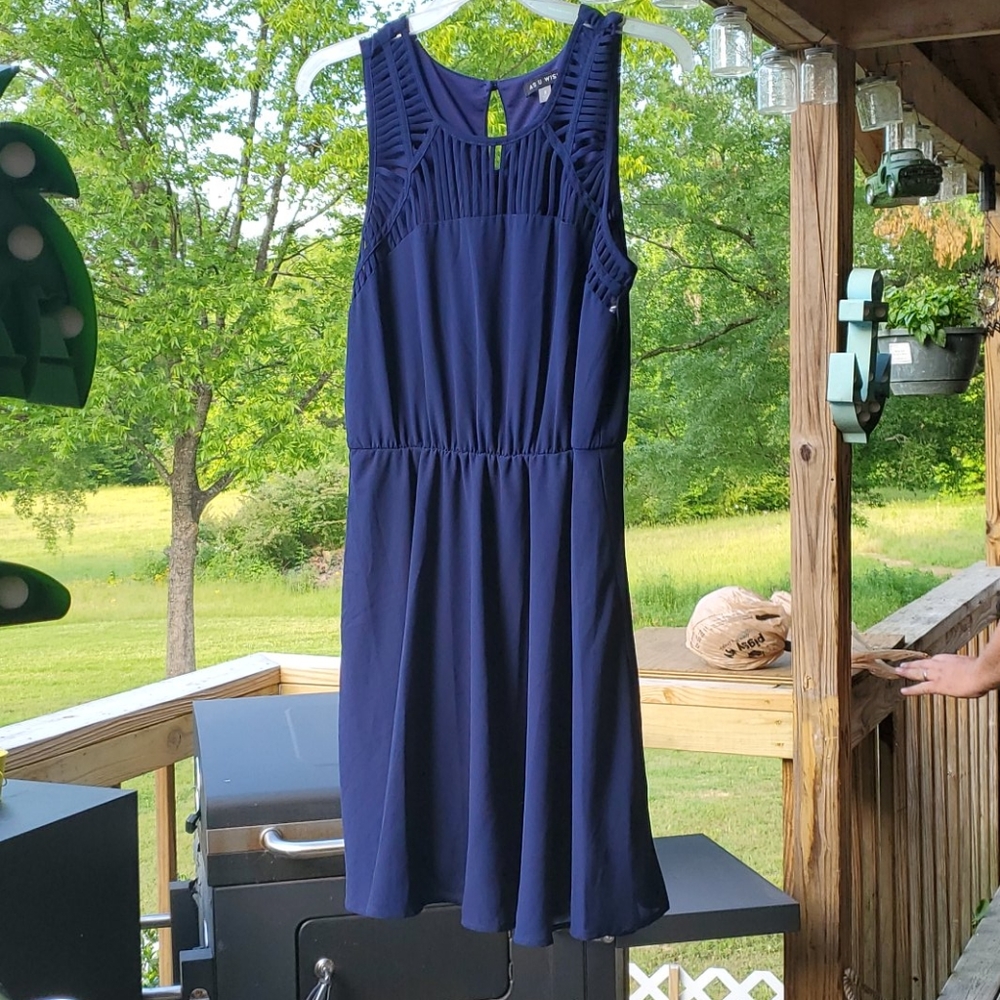 Dress perfect to wear to a wedding or to work.